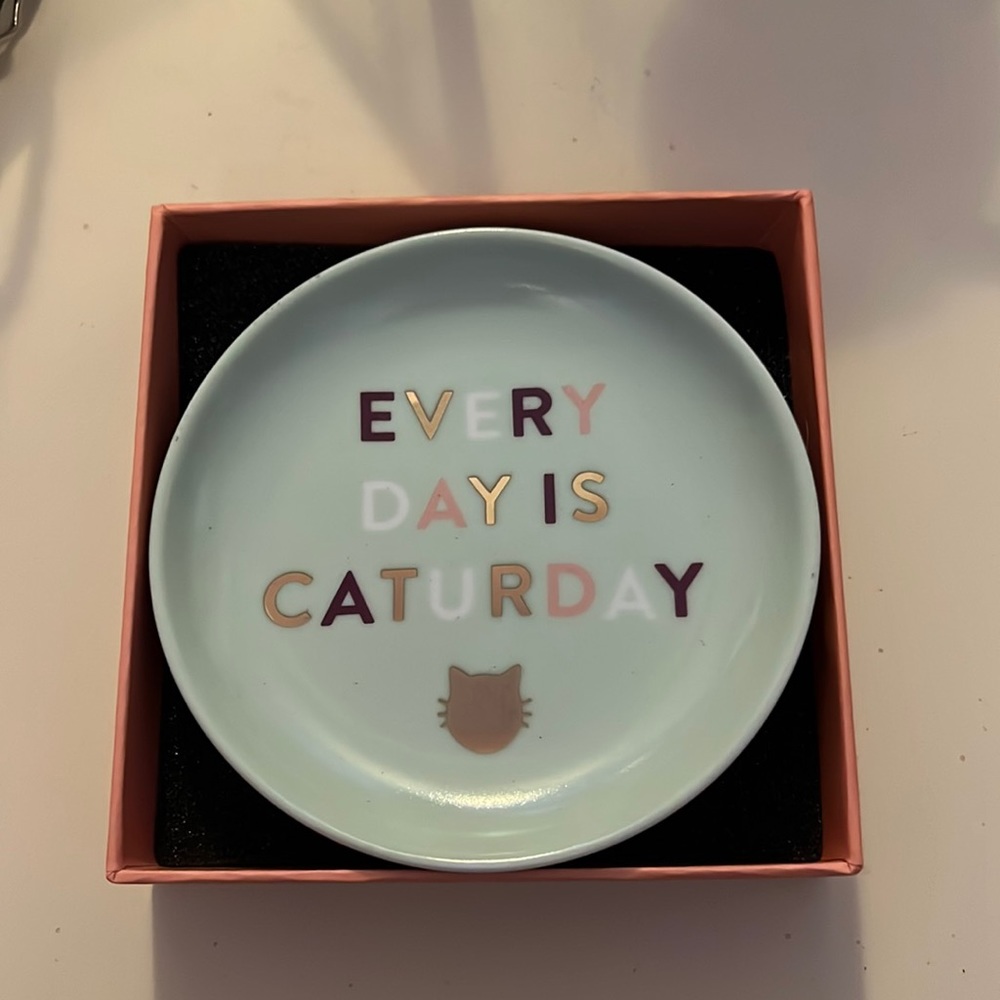 Jewelry dish / catch-all dish